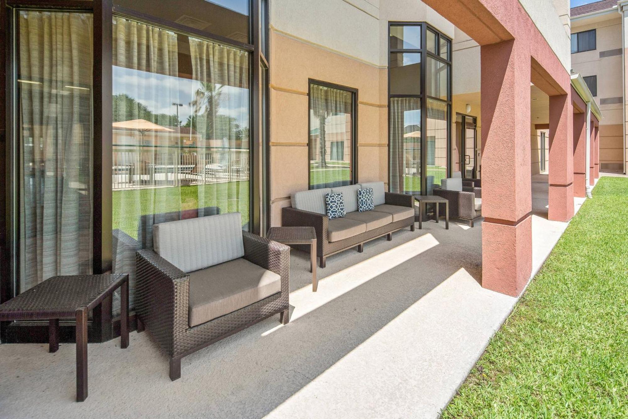 Courtyard By Marriott Bryan College Station Hotel Екстериор снимка