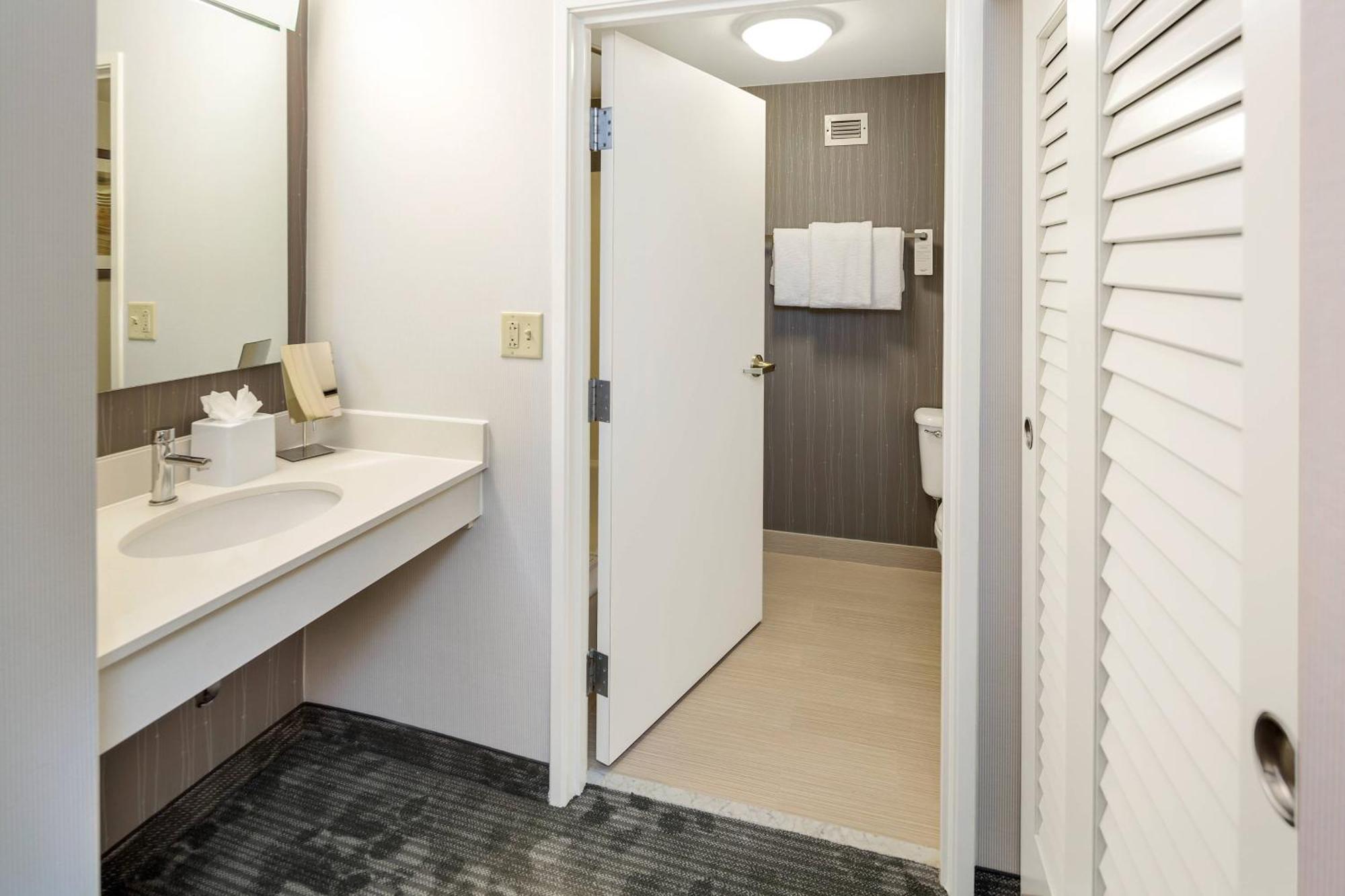 Courtyard By Marriott Bryan College Station Hotel Екстериор снимка