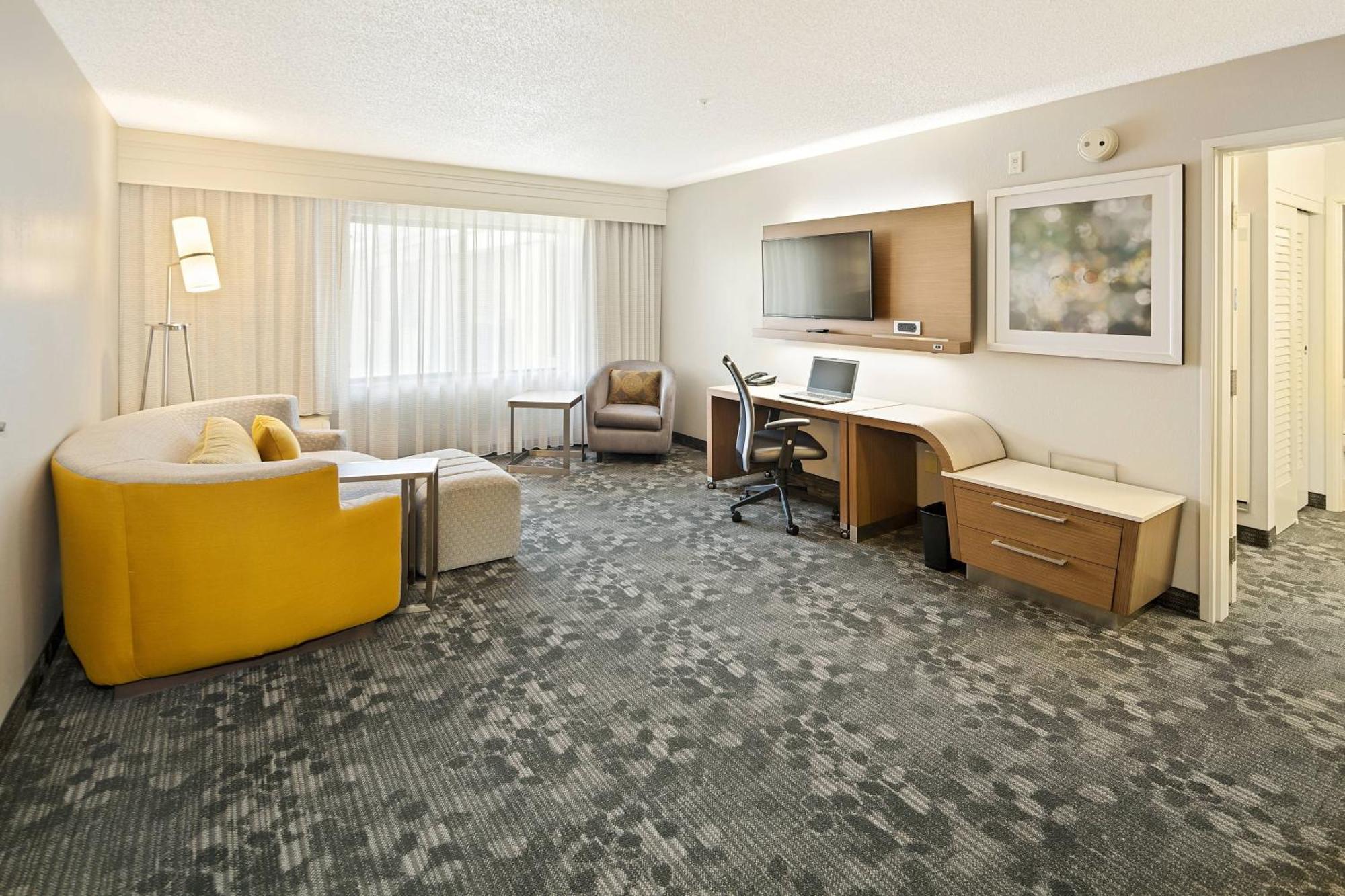Courtyard By Marriott Bryan College Station Hotel Екстериор снимка