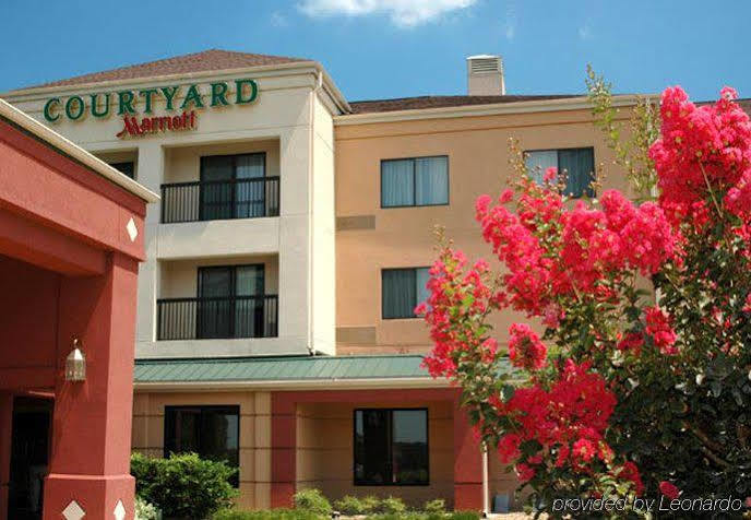 Courtyard By Marriott Bryan College Station Hotel Екстериор снимка
