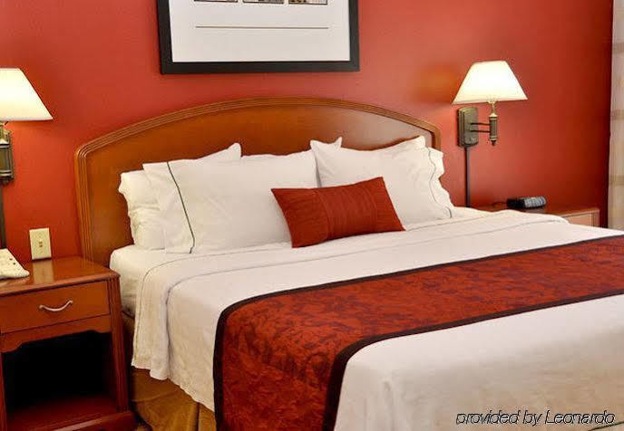 Courtyard By Marriott Bryan College Station Hotel Екстериор снимка