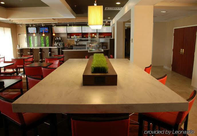 Courtyard By Marriott Bryan College Station Hotel Екстериор снимка