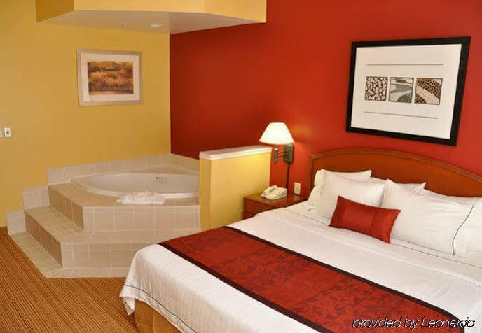 Courtyard By Marriott Bryan College Station Hotel Екстериор снимка