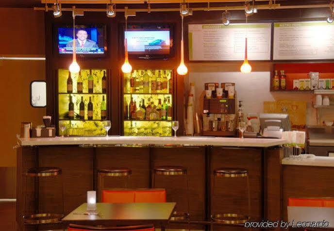 Courtyard By Marriott Bryan College Station Hotel Екстериор снимка