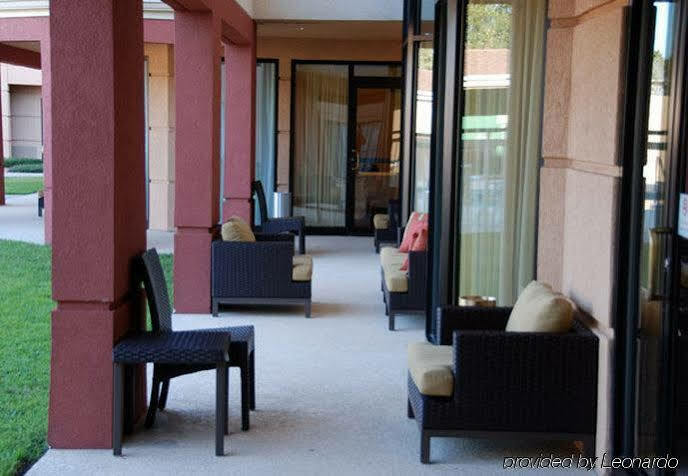Courtyard By Marriott Bryan College Station Hotel Екстериор снимка